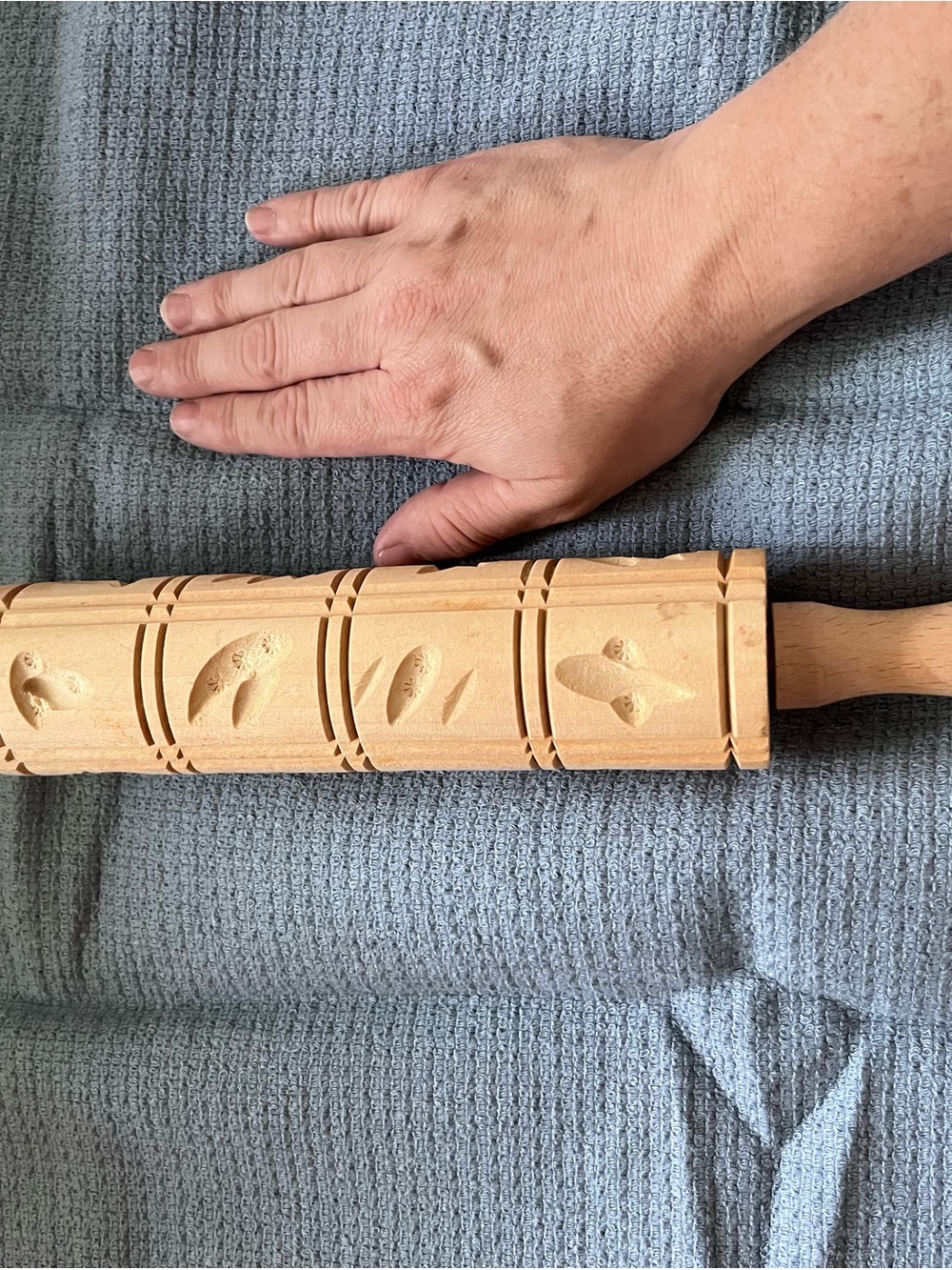 Wooden Embossed Rolling Pin for Cookie Patterns - Natural - Picture 12 of 12